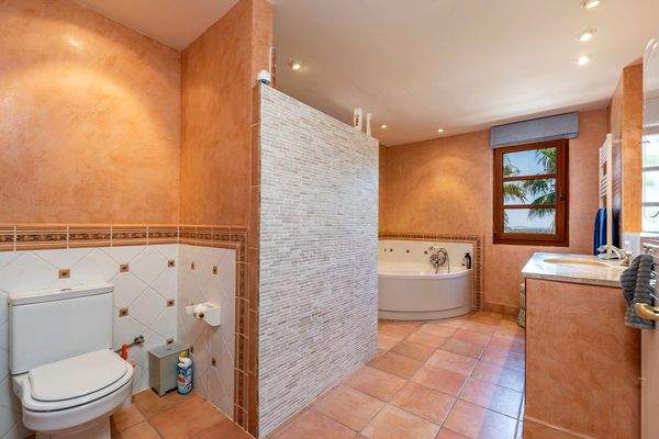 Badezimmer mit Badewanne