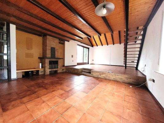 Wohnen /Essen mit Zugang zur Terrasse und Garten 