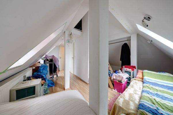 Schlaf- oder Arbeitszimmer im DG