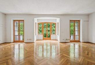 Platz zum Entfalten mit ruhigen Blick in den Garten.