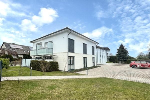 Parkplätze vor dem Haus