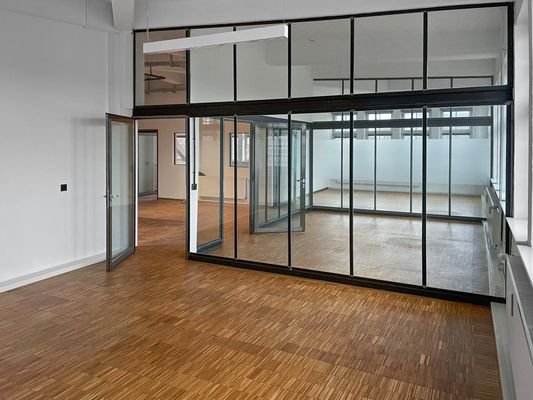 Loft-Bürofläche mit Tageslicht