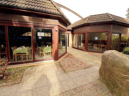 Das Restaurant und der Clubraum von aussen