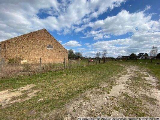 Grundstück mit Scheunenplatz