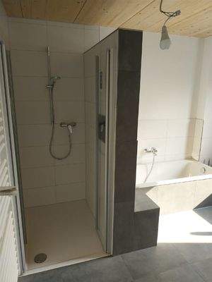 Bad mit Wanne   Dusche