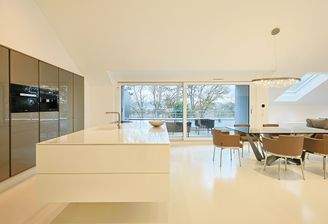 Stilvoller Wohn- und Küchenbereich