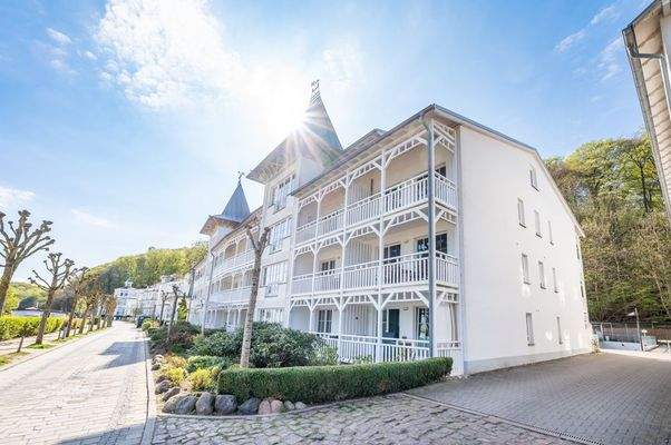 Hofeinfahrt zum Seesschloss