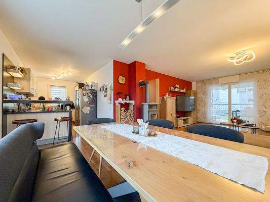 Blick in den Wohn-, Essbereich