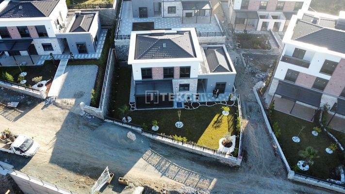 Sea View Houses Intertwined the Nature in Trabzon