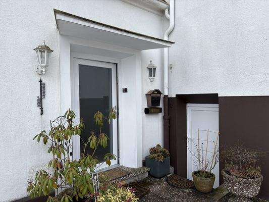 Hausseiteneingang 