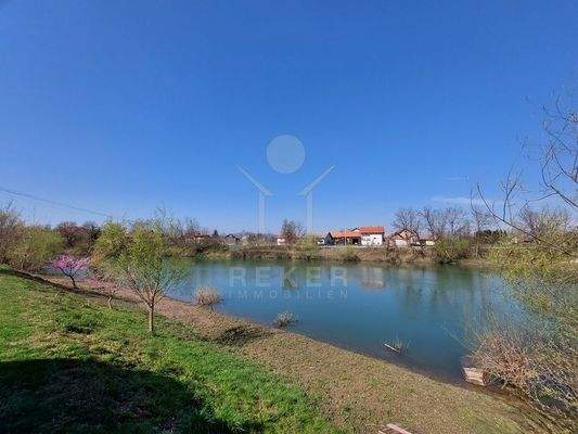 Das Haus befindet sich in attraktiver Lage