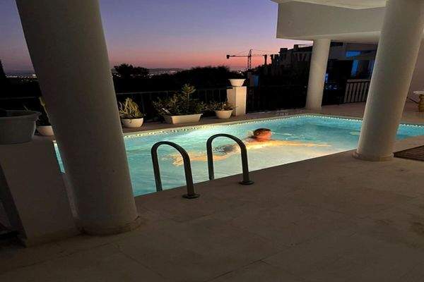 Privater und beheizter Pool