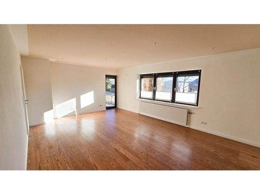 Schlafzimmer mit Zugang zum Balkon