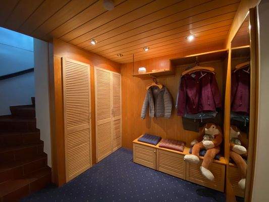 Garderobe im Keller