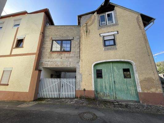 Garage und Einfahrt Innenhof