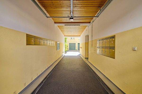 Einfahrt Richtung Innenhof