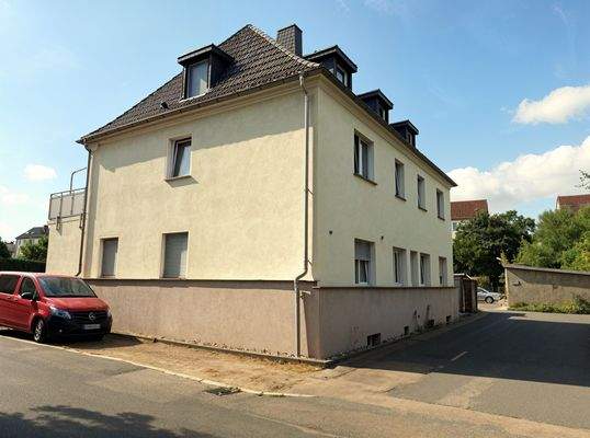 Straßenansicht - Verbessert - (KI generiert)