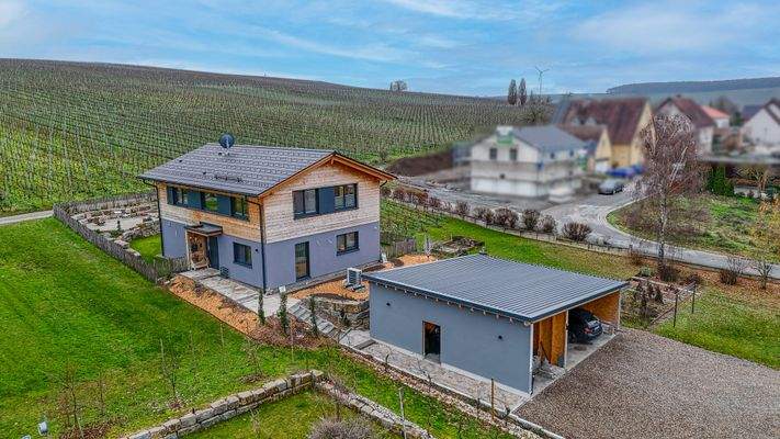 Rückansicht mit Nebengebäude