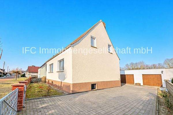 Hausansicht / Zufahrt