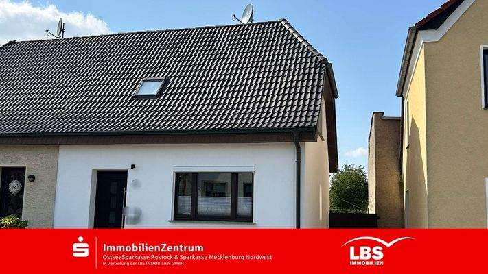 straßenseitige Gebäudeansicht