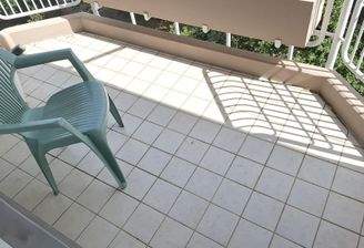 Suedbalkon_mit_Blick_auf_Park_Schillerplatz