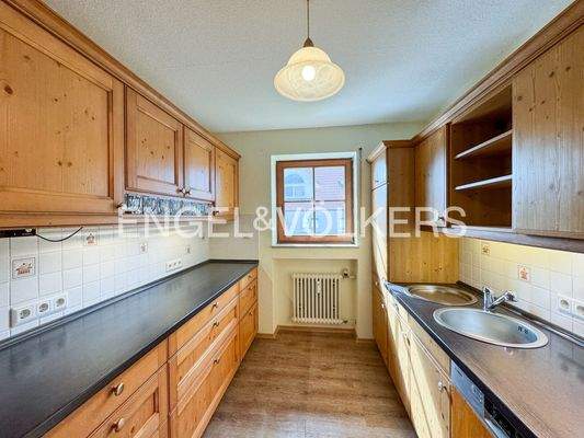 Umfassend ausgestattete Einbauküche