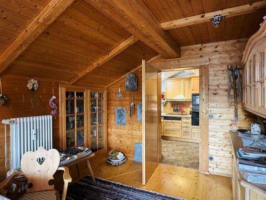 Essbereich mit Blick zur Küche