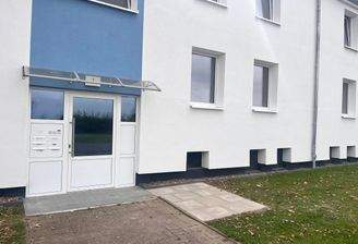 Eingang zu Mehrfamilienhaus