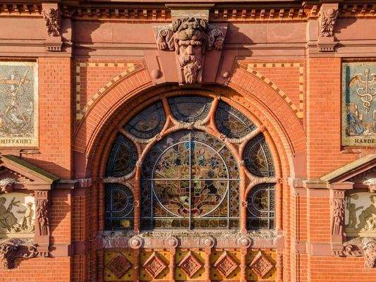 Rundfenster mit Wappen