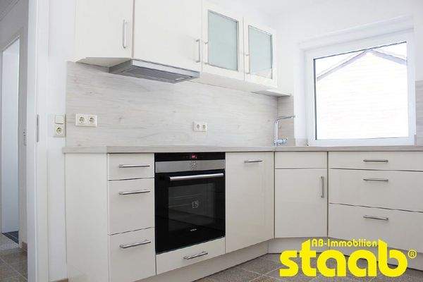 mit moderner Einbauküche!