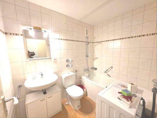 Badezimmer mit Wanne