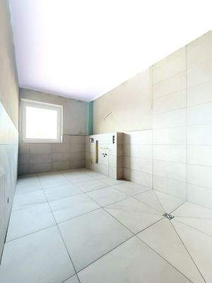 Badezimmer mit bodengleicher Dusche