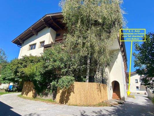 Ansicht Gebäude Westen mit 1. und 2. Autoabstellpl