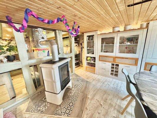 Wohn- und Esszimmer mit Kamin im EG (2)