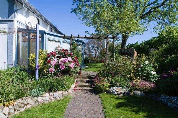 Weg mit Wintergarten.jpg