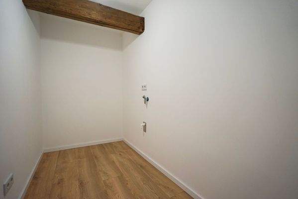 Haushaltsraum mit Anschluss für WM