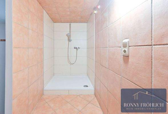 Dusche im Saunabereich