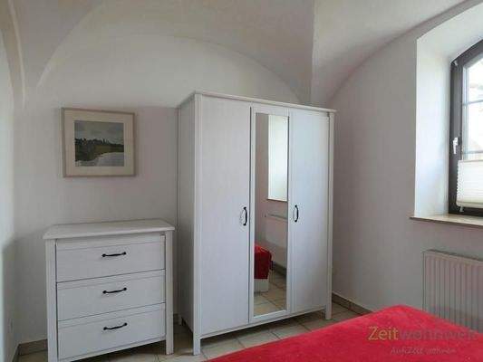 Kommode und Kleiderschrank