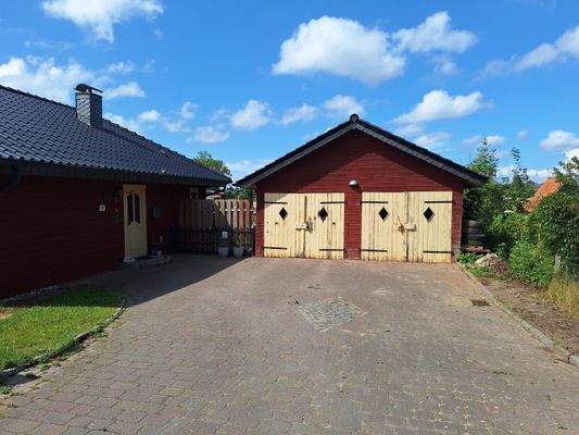 Großzügige Auffahrt