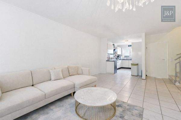 Wohnzimmer KI Überarbeitet