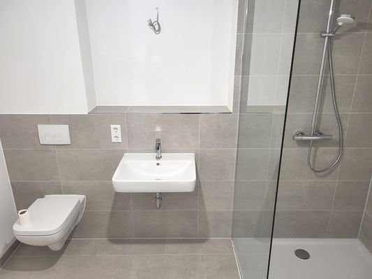 Badezimmer mit Dusche 