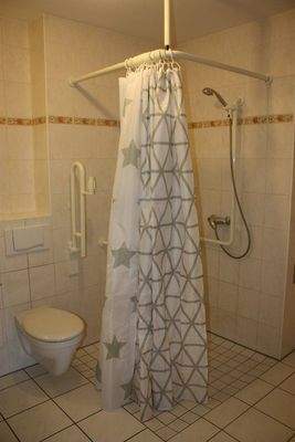 Badezimmer mit Dusche