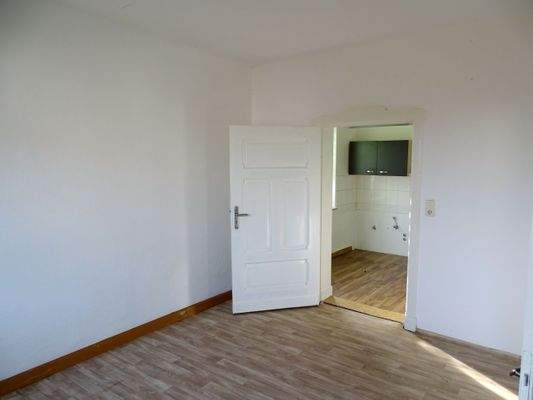 6. Zimmer und Küche EG.jpg