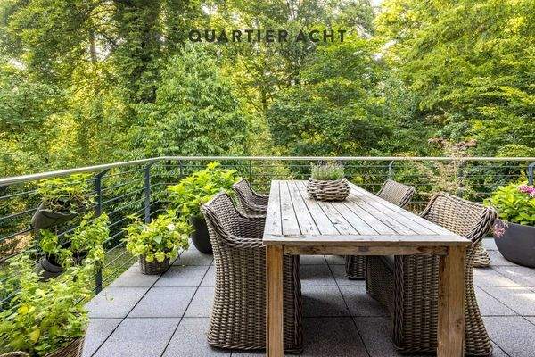 QVIII - SONNIG. GRÜN. PRIVAT