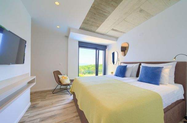 Großes Schlafzimmer