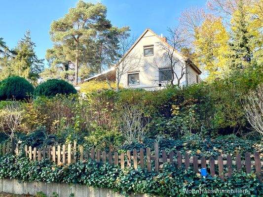 Kleines Haus auf Traumgrundstück