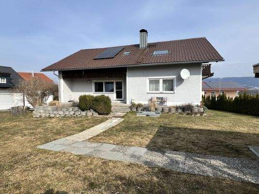 Südansicht mit Zugang vom Carport