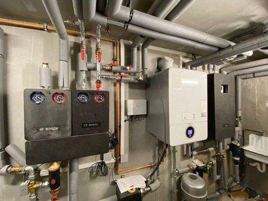 Moderne Heiztechnik mit solarer WW Aufbereitung un