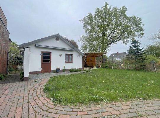 Garage und überdachte Terrasse