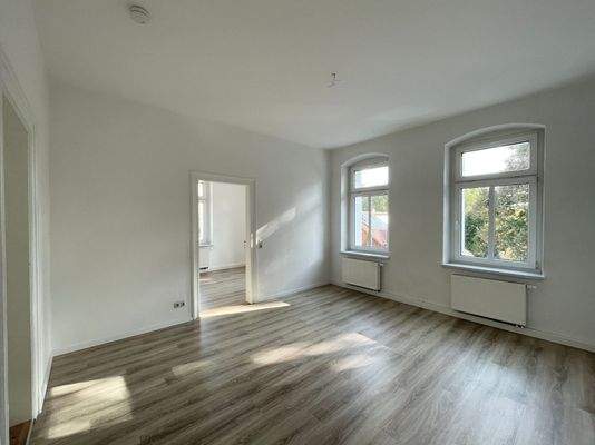 Lichtdurchflutetes Wohnzimmer